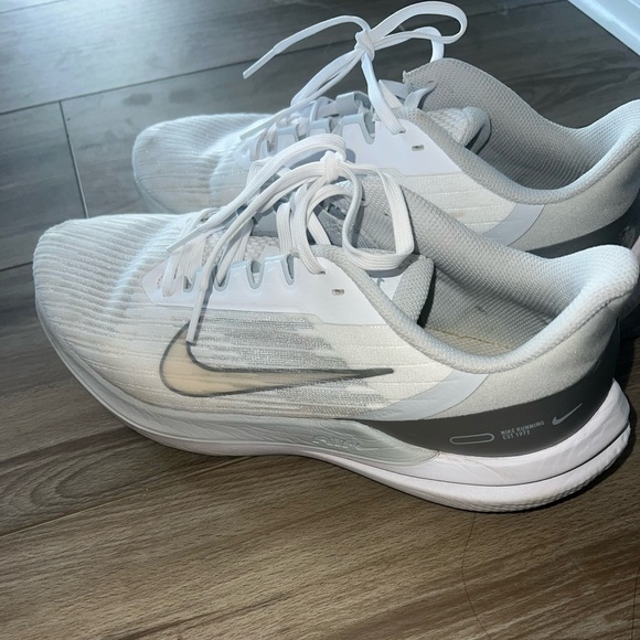 Women’s Nike Winflo Running Shoes size 9.5 - Picture 3 of 5